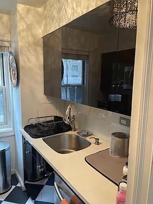 W 57th St #2H - Photo 7 of 10