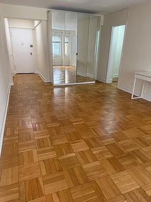 W 57th St #16A - Photo 2 of 6