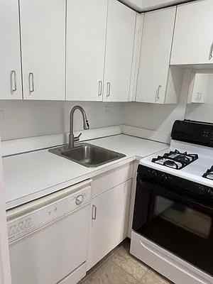 W 57th St #16A - Photo 4 of 6