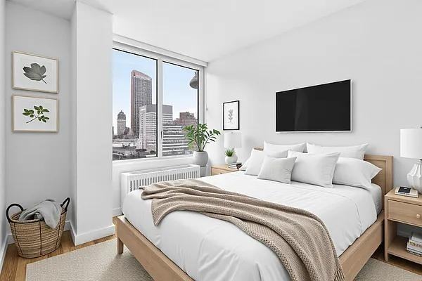 W 37th St #606 - Photo 2 of 20