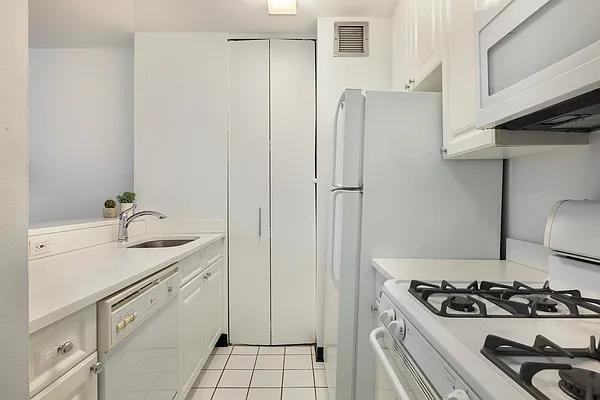 W 55th St #10E - Photo 3 of 20