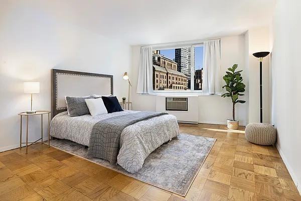W 55th St #10E - Photo 4 of 20