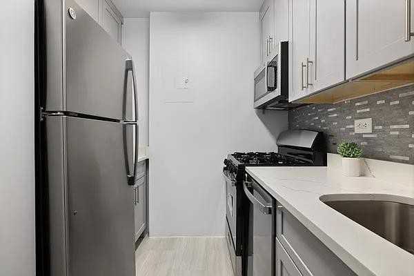 W 55th St #28A - Photo 4 of 19