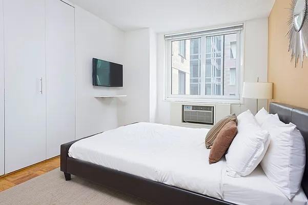 W 55th St #24A - Photo 3 of 20