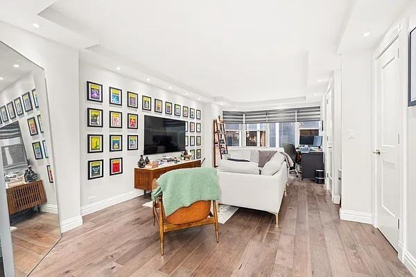 W 55th St #7C - Photo 4 of 20