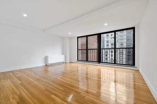 E 54th St #PHA - Photo 2 of 20