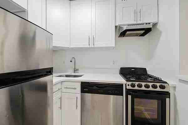 E 54th St #PHA - Photo 3 of 20