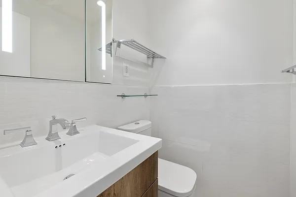 E 54th St #PHA - Photo 7 of 20