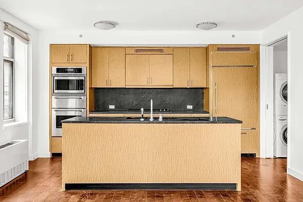 W 58th St #10-11D - Photo 3 of 20