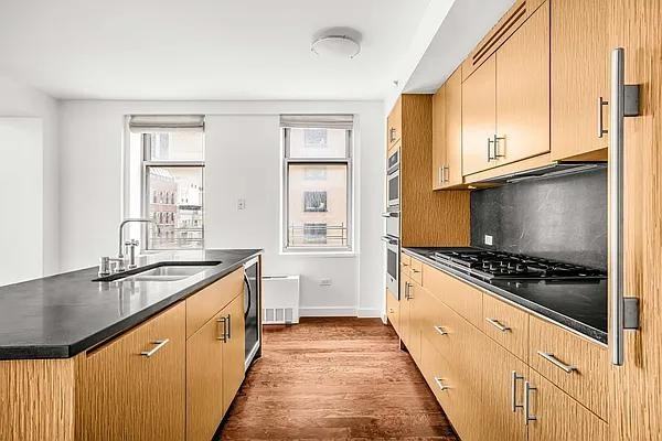 W 58th St #10-11D - Photo 5 of 20
