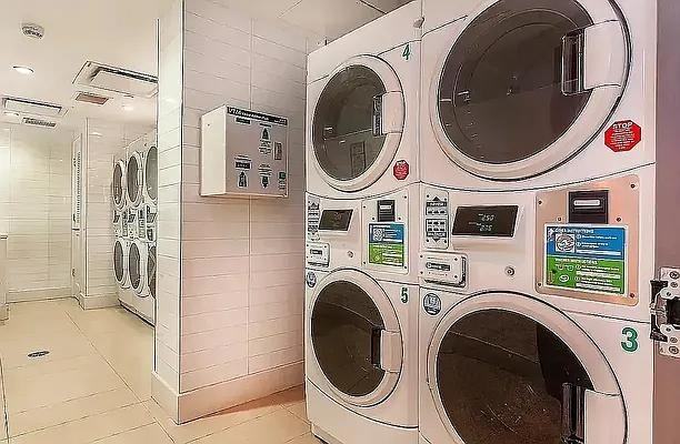 W 47th St #7C - Photo 5 of 8