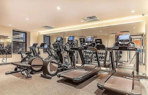 W 47th St #7C - Photo 6 of 8