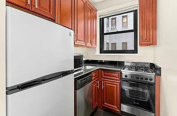 W 47th St #3F - Photo 4 of 20