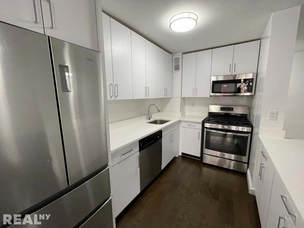 E 82nd St #4A - Photo 2 of 7