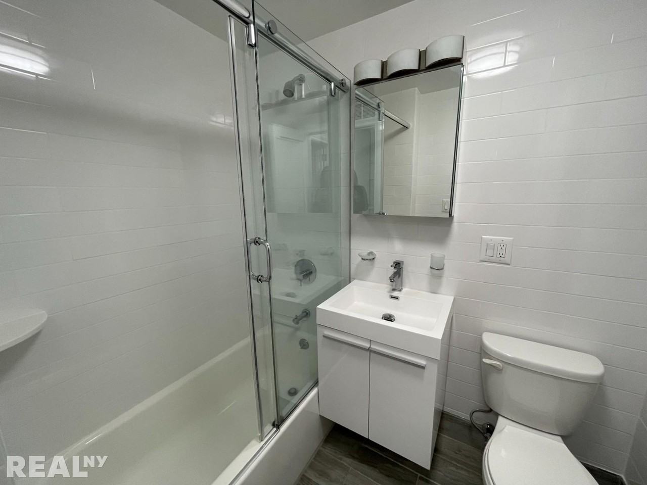 E 82nd St #4A - Photo 4 of 7