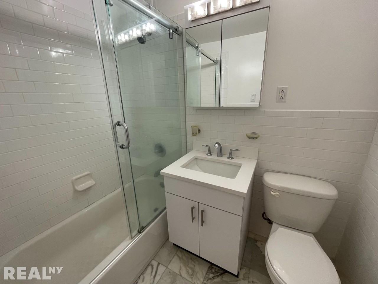 E 69th St #2B - Photo 4 of 8