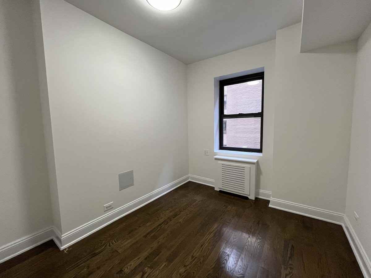 E 57th St #2D - Photo 5 of 7
