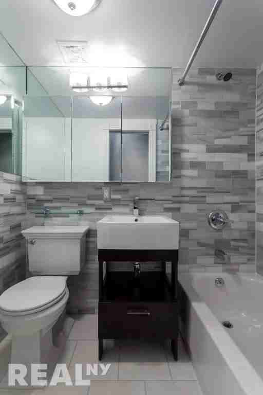 W 97th St #5N - Photo 4 of 8