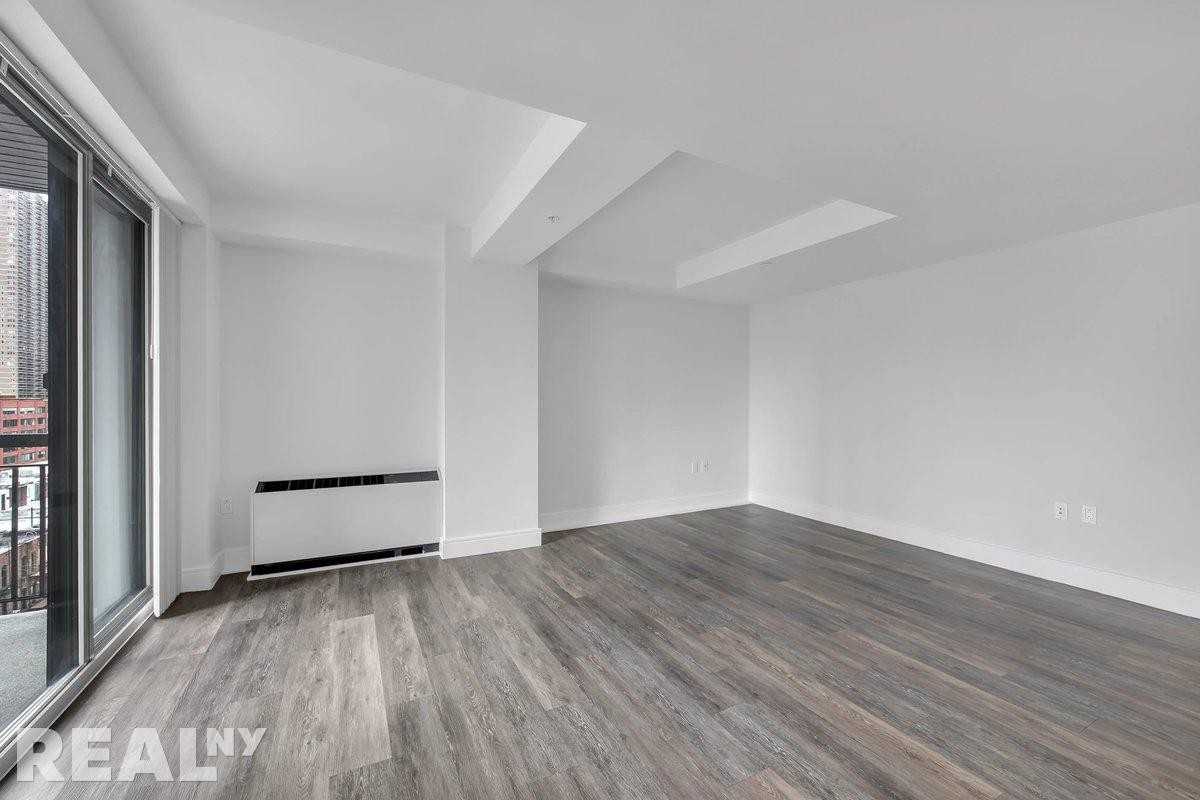 E 91st St #1202 - Photo 3 of 11