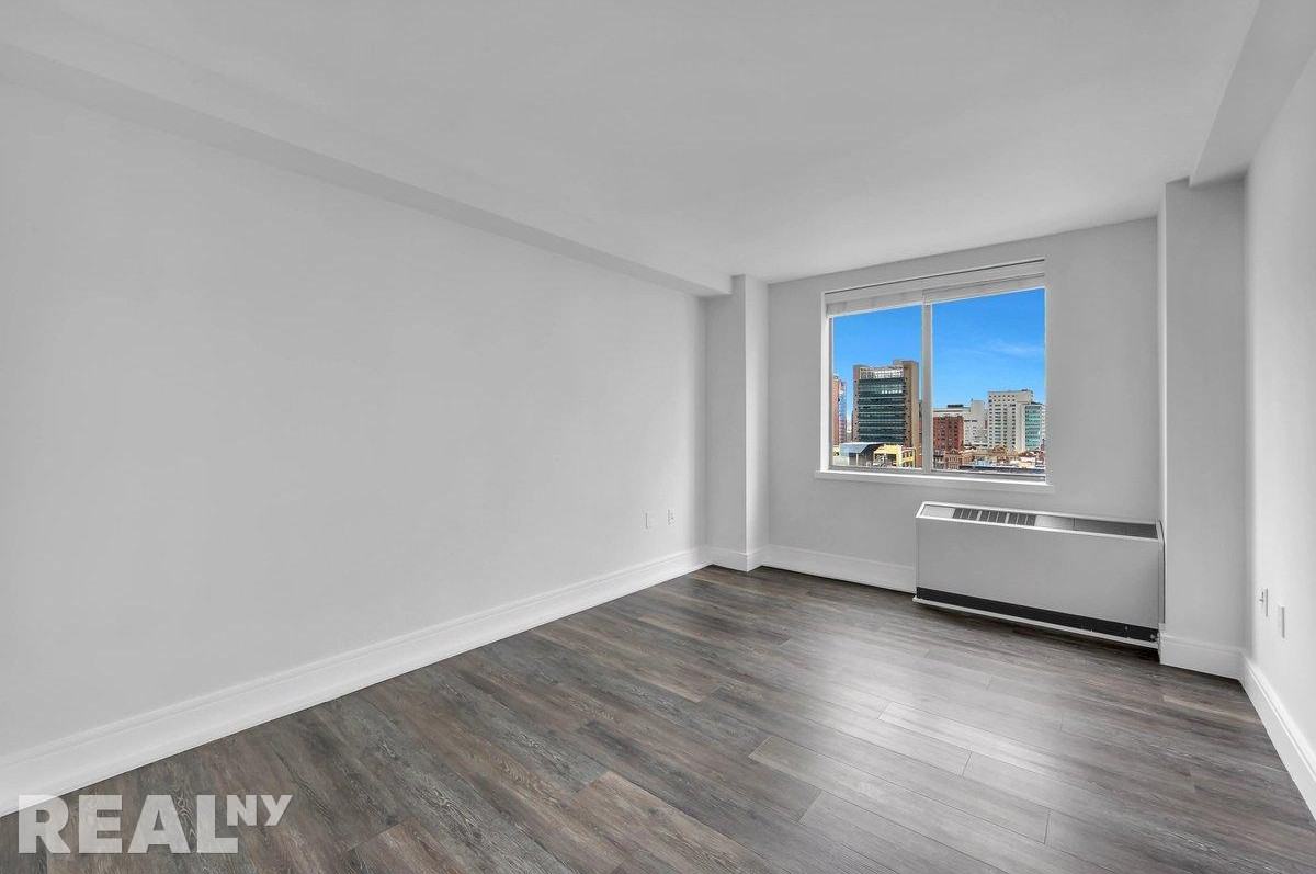 E 91st St #1202 - Photo 4 of 11