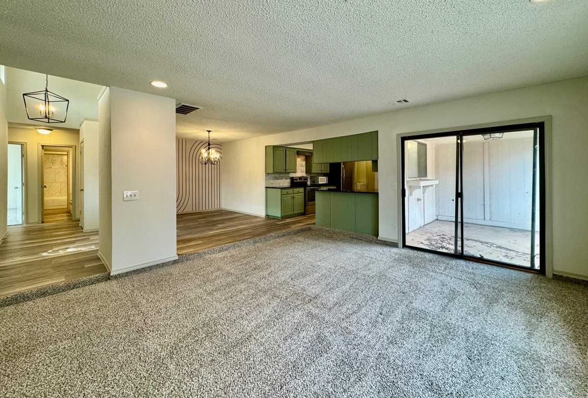 605 Nw 138th St #1 - Photo 3 of 29