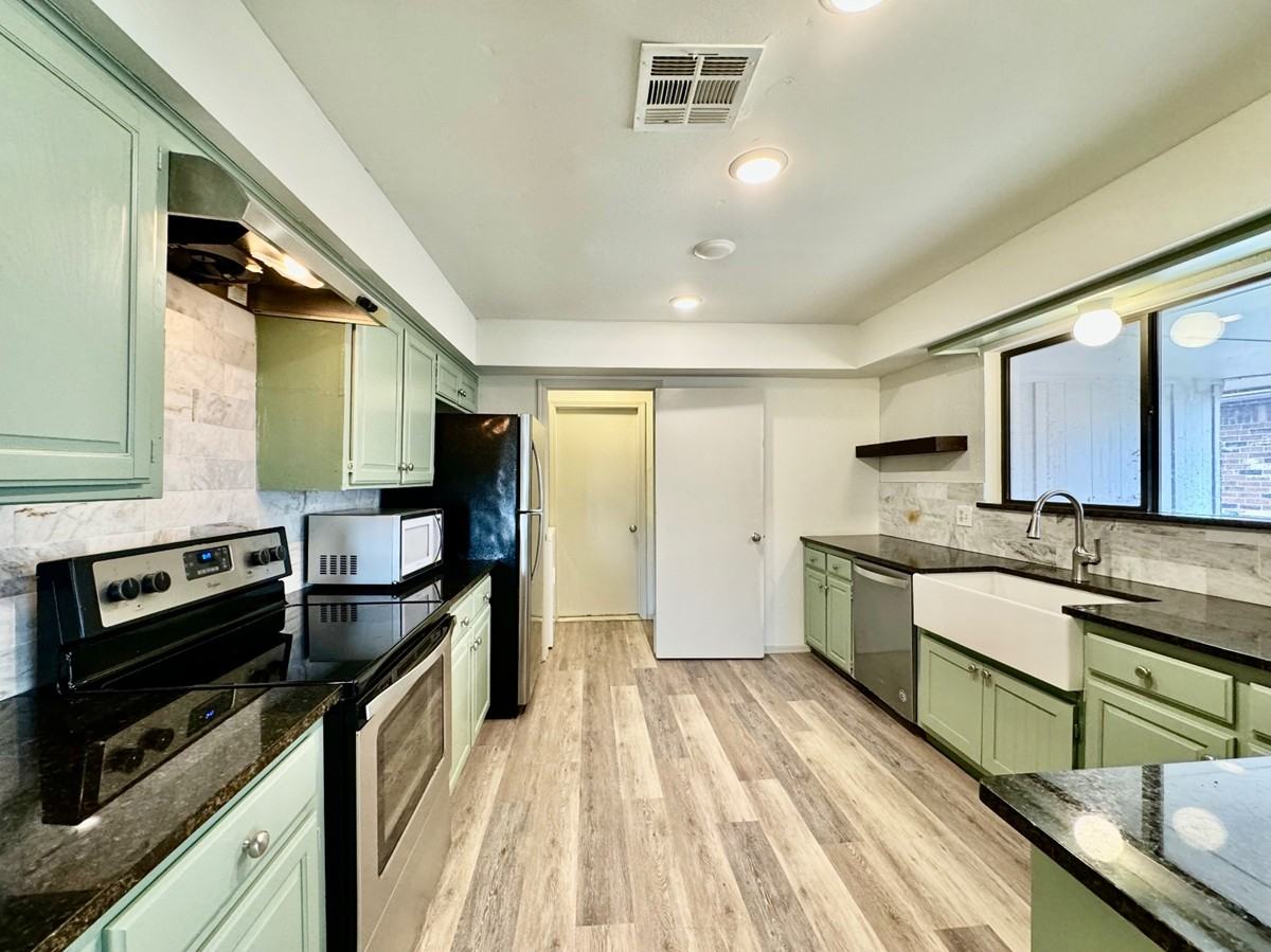 605 Nw 138th St #1 - Photo 7 of 29