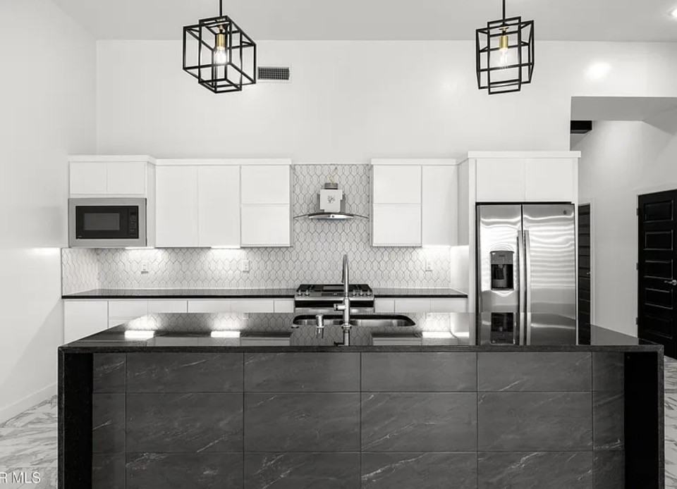 13256 Coldham St #1 - Photo 5 of 18