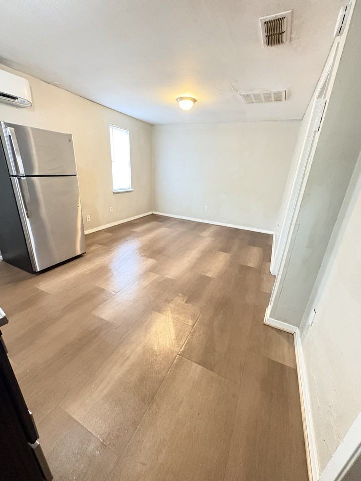 709 Baylor St #C - Photo 3 of 7