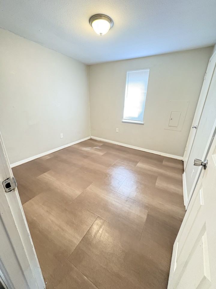 709 Baylor St #C - Photo 4 of 7