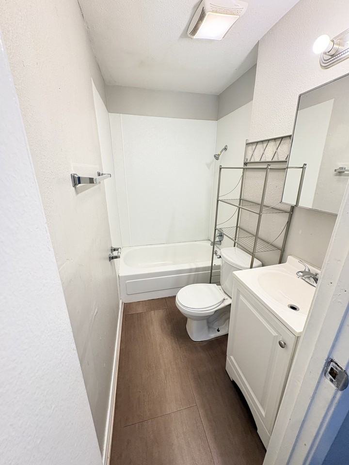 709 Baylor St #C - Photo 6 of 7