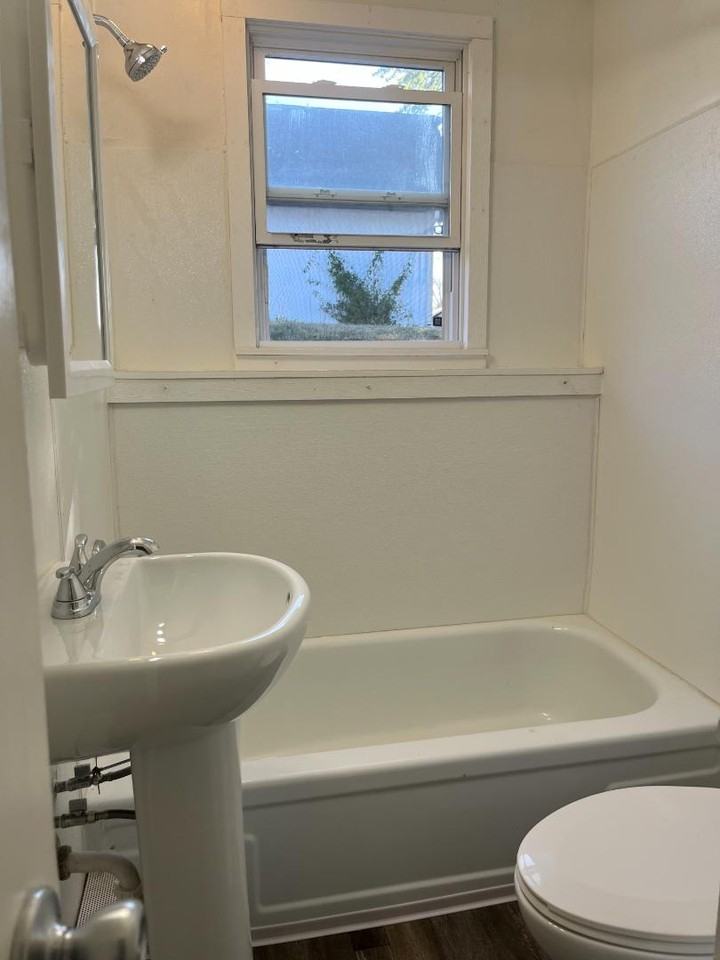 1624 NW 5th Street - Photo 3 of 5