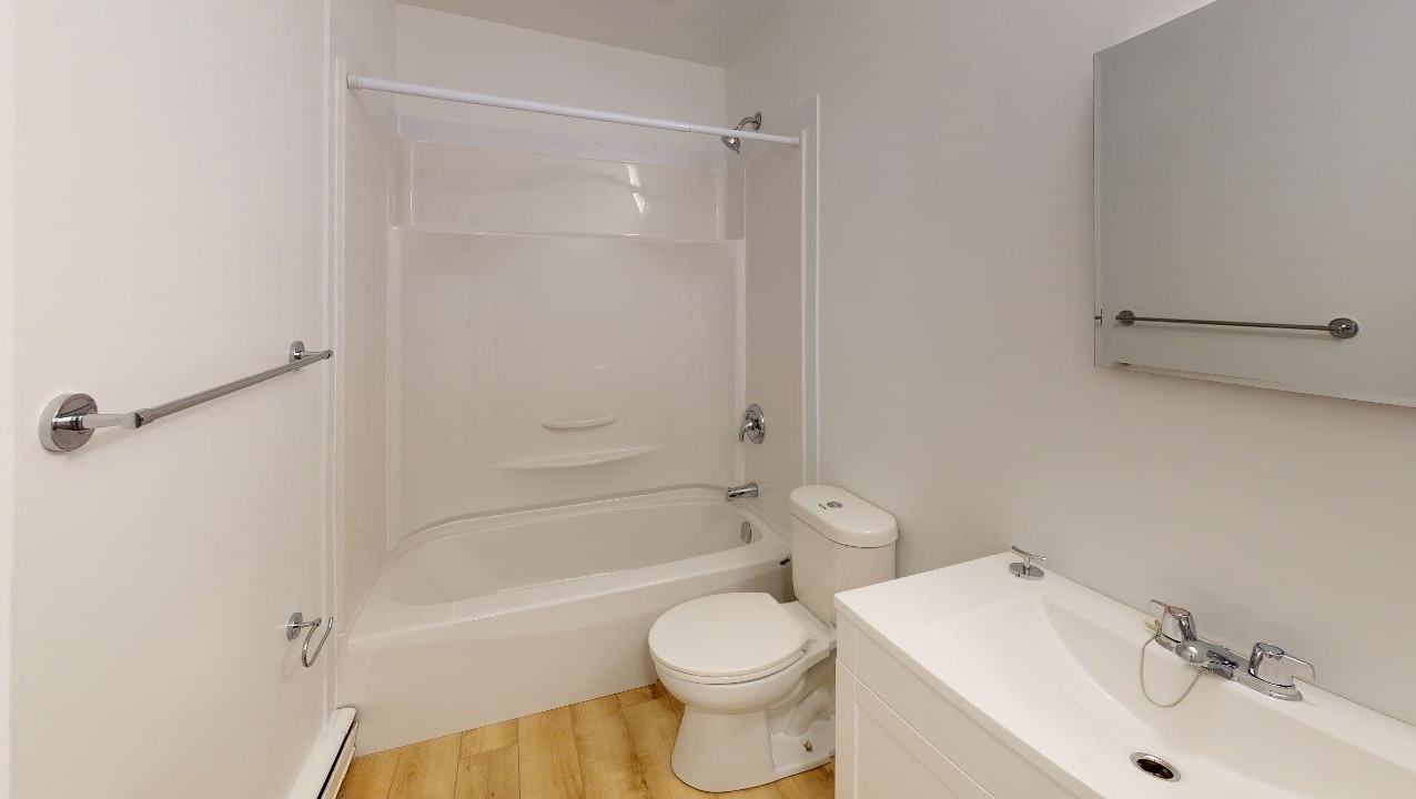 1143 Queen Street - Photo 4 of 11