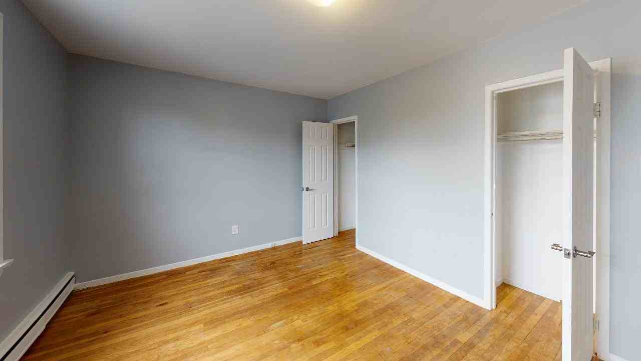 1143 Queen Street - Photo 5 of 11