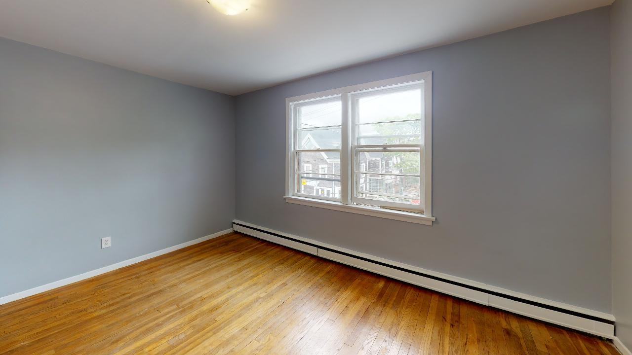 1143 Queen Street - Photo 6 of 11