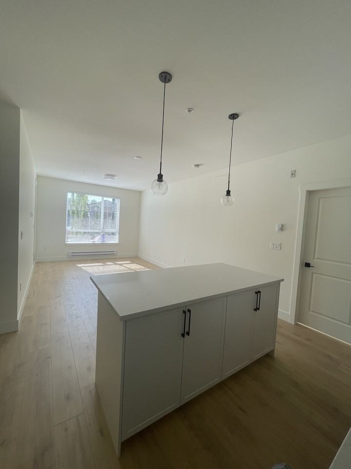 7506 199a St - Photo 5 of 25