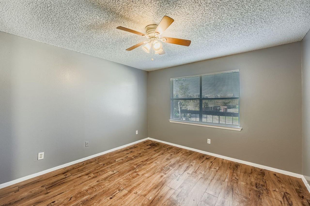 1913 W Loop - Photo 5 of 10