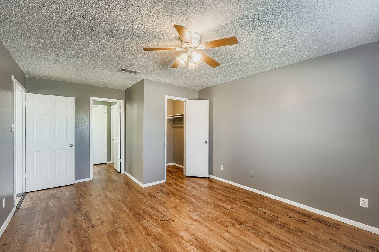 1913 W Loop - Photo 6 of 10