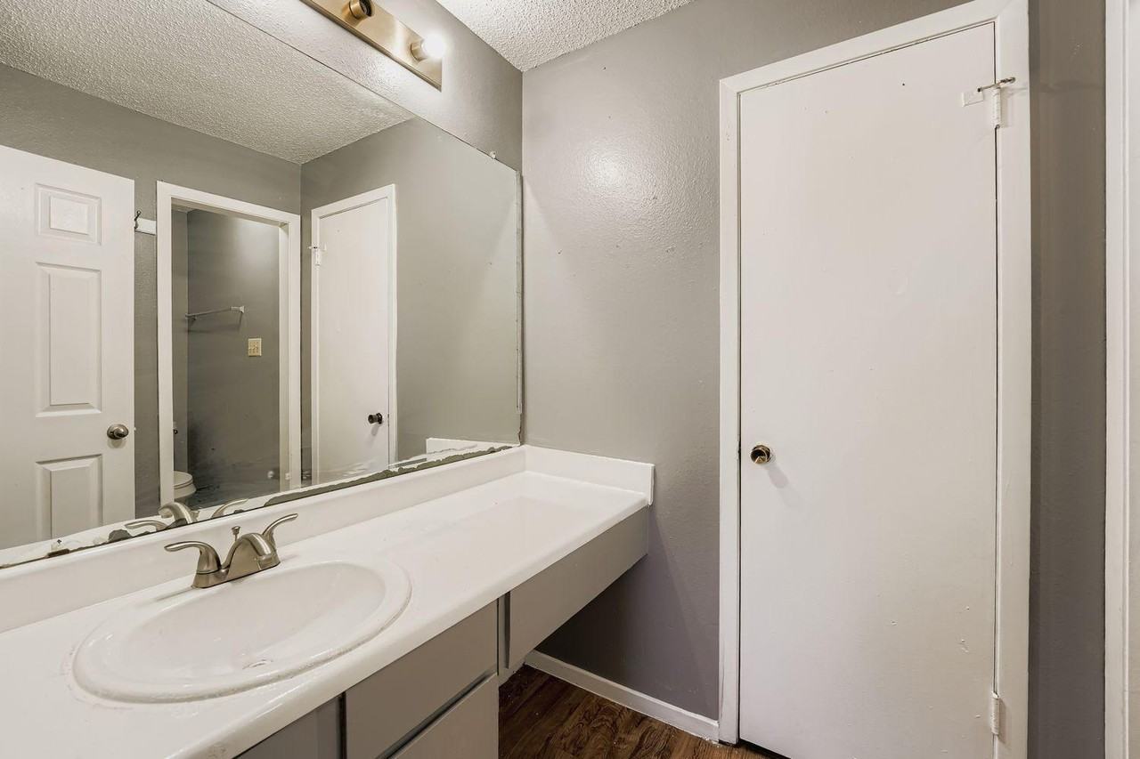 1913 W Loop - Photo 7 of 10