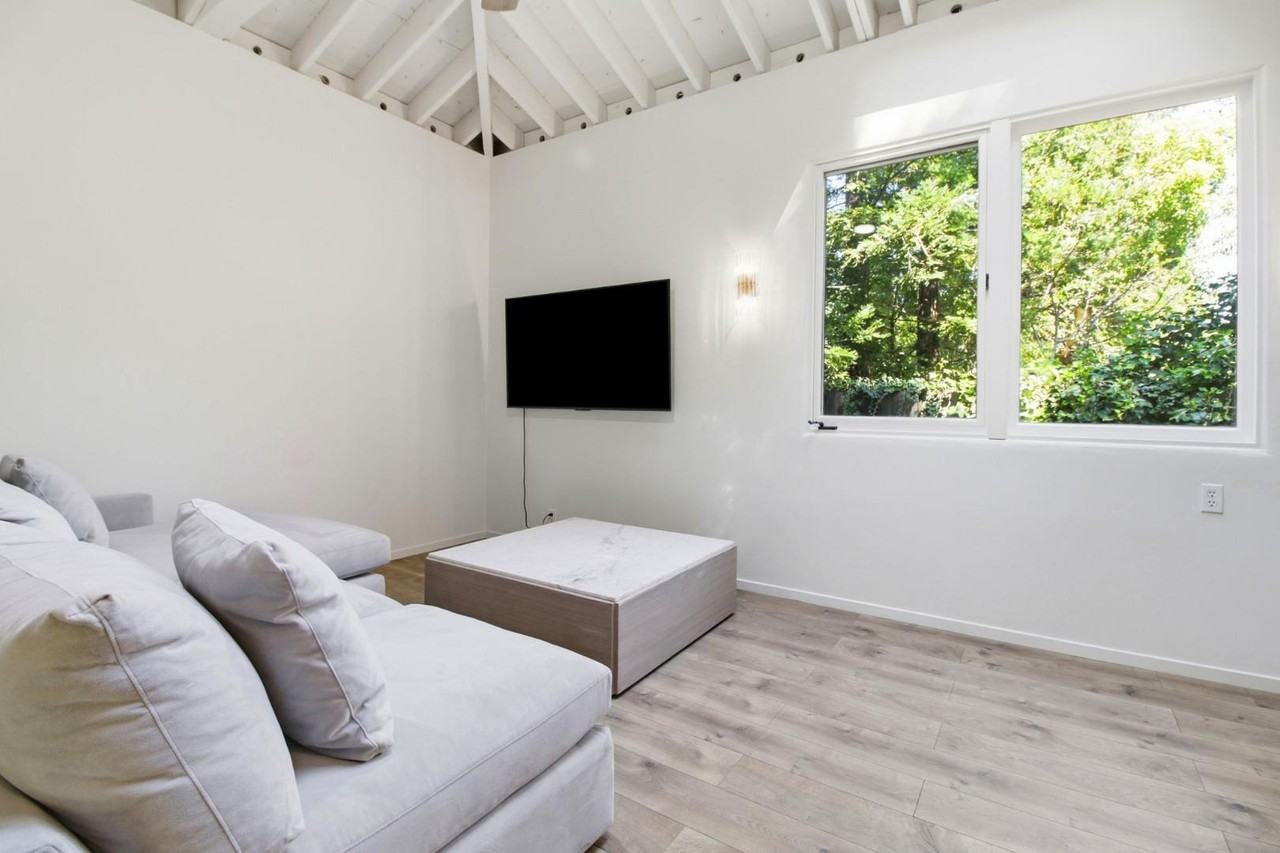 64 Alejandra Ave - Photo 7 of 20