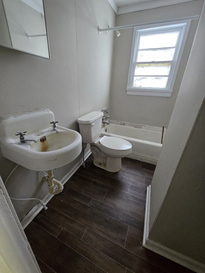 855 Bowie St #NA - Photo 3 of 7