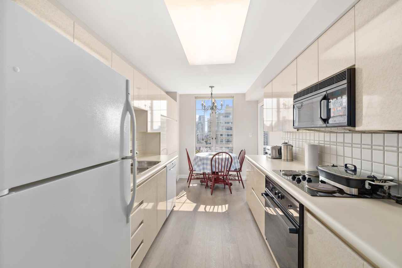 1311 Beach Ave - Photo 3 of 23