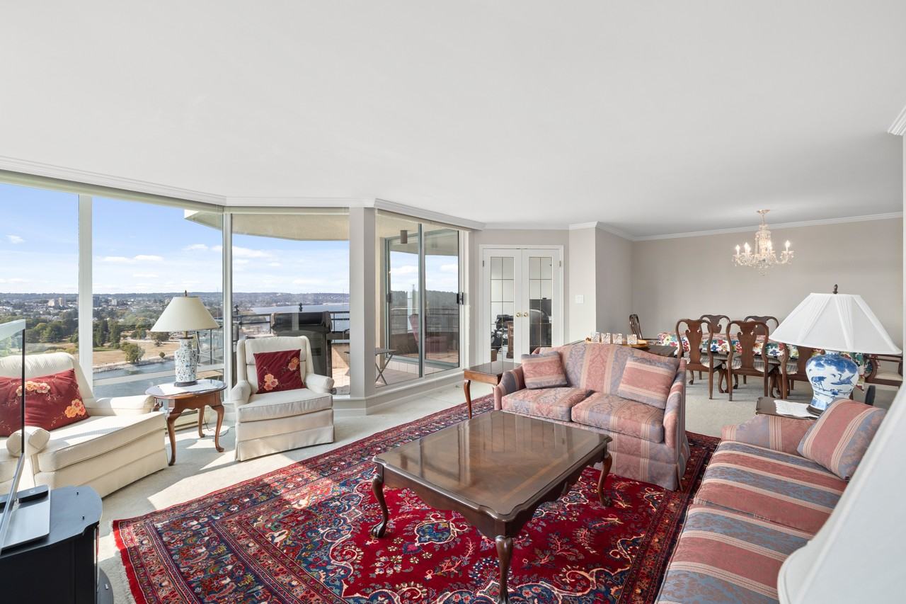 1311 Beach Ave - Photo 5 of 23