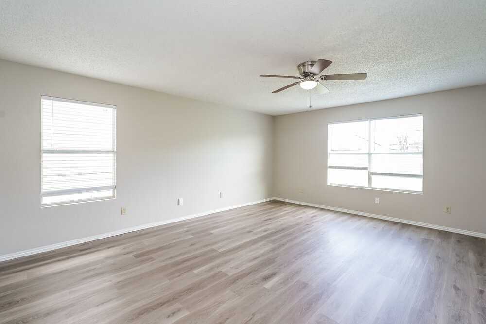 300 Dakota Ridge Dr - Photo 4 of 17