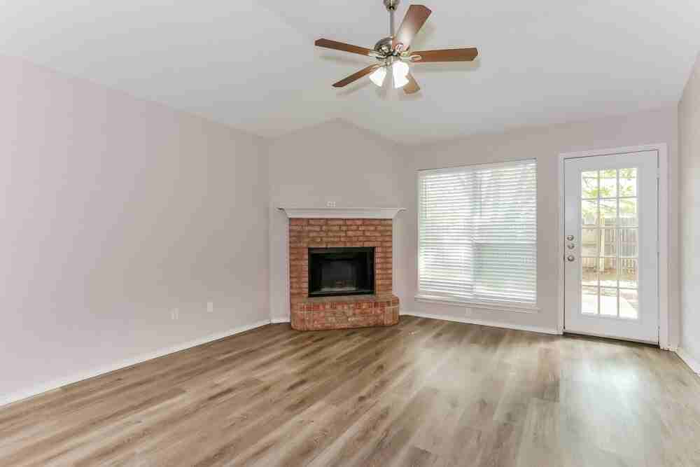 6005 Castanada Dr - Photo 3 of 16
