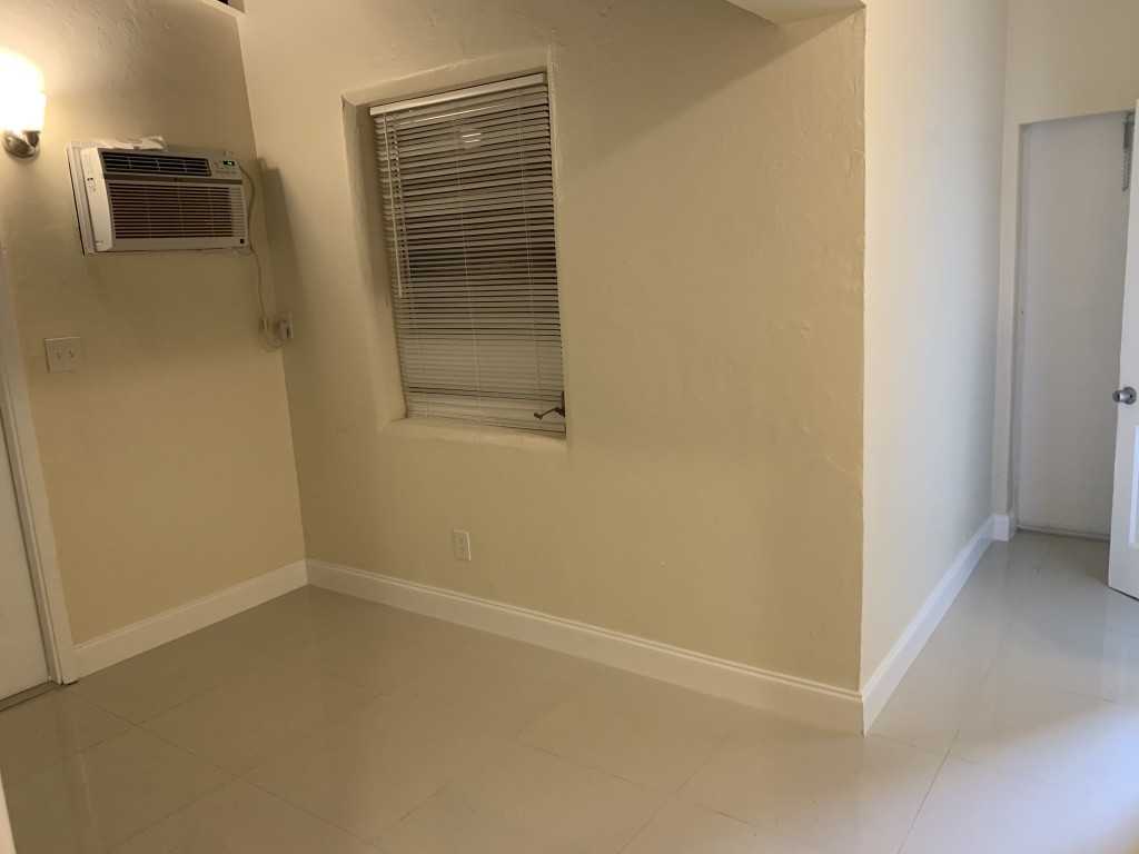 480 Ne 162nd St #480 - Photo 4 of 5