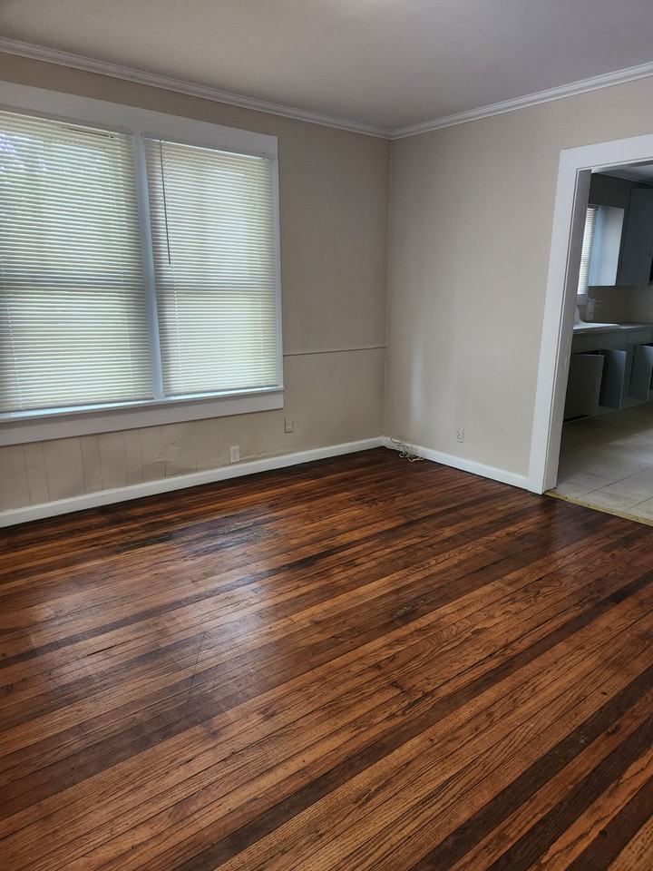 2703 Linwood St #1 - Photo 4 of 7