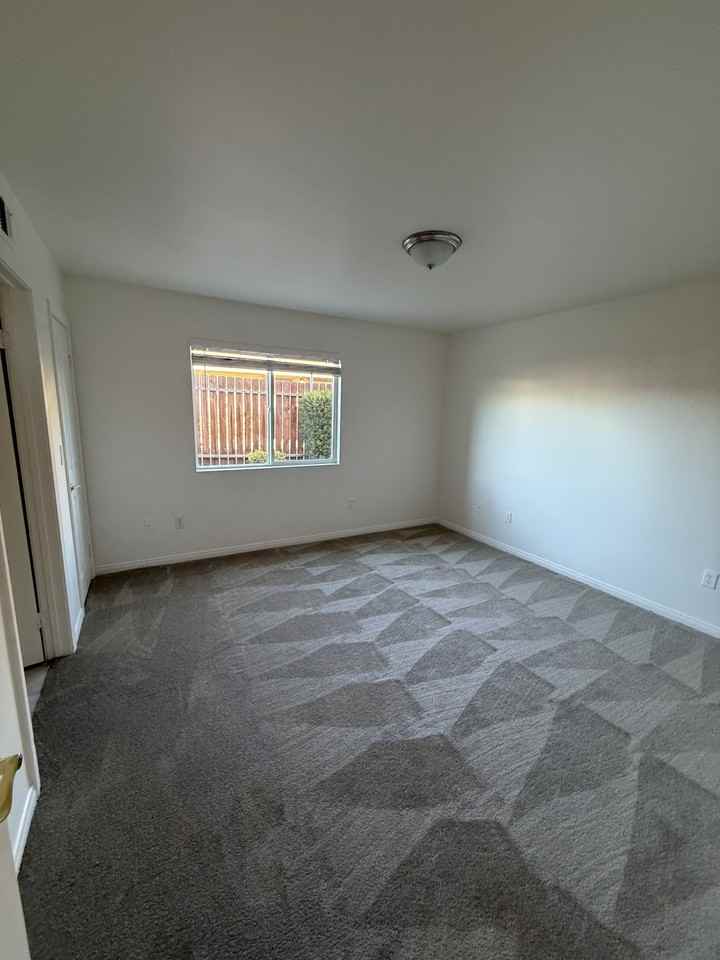 21600 Loop St #C - Photo 3 of 8