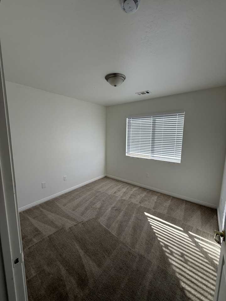 21600 Loop St #C - Photo 7 of 8