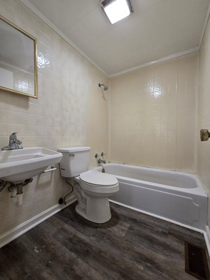 305 Blyth Rd #1 - Photo 3 of 7