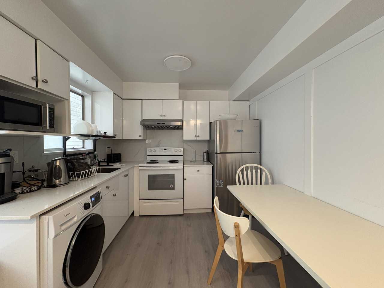 4876 Earles St Uppr - Photo 3 of 11